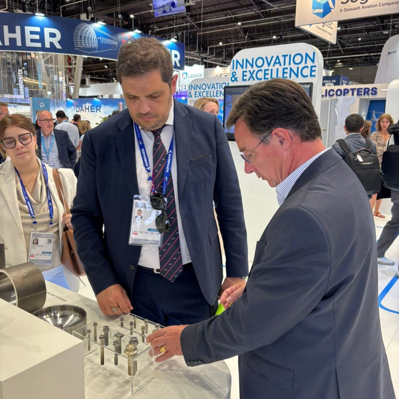 Pierre-Jean Rochette en visite sur un salon industriel
